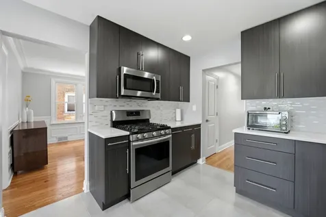 2924 West Jerome Street Chicago IL 60645