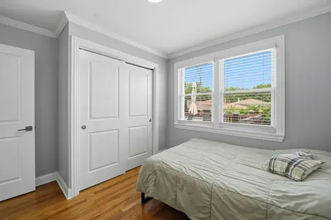2924 West Jerome Street Chicago IL 60645