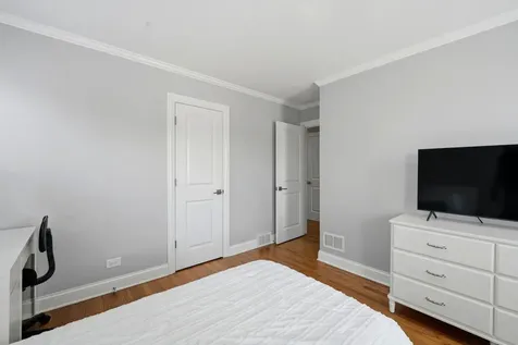 2924 West Jerome Street Chicago IL 60645
