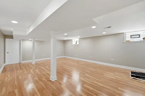 2924 West Jerome Street Chicago IL 60645