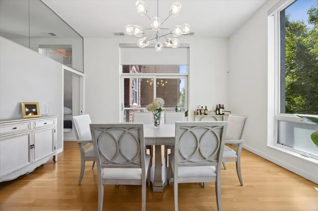 2028 West Division Street Chicago IL 60622