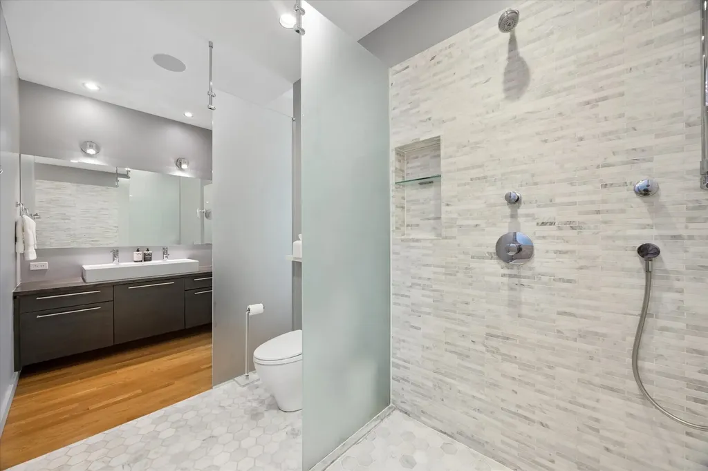 2028 West Division Street Chicago IL 60622