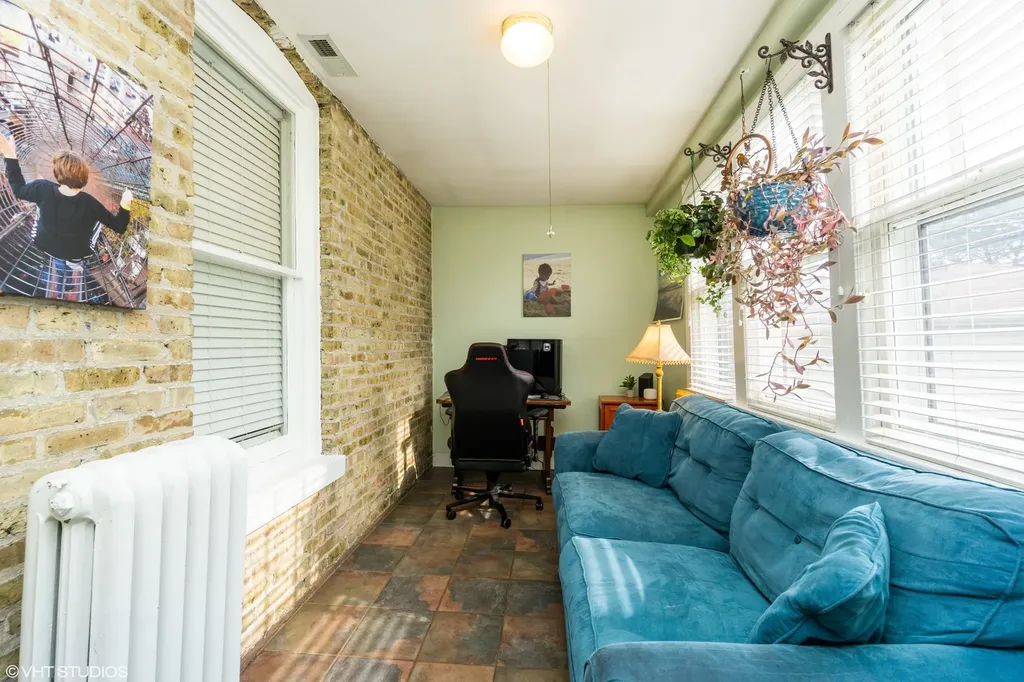 3255 North Kildare Avenue Chicago IL 60641