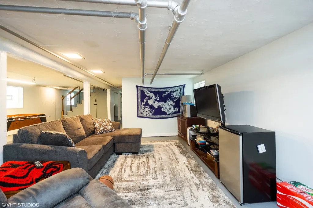 3255 North Kildare Avenue Chicago IL 60641