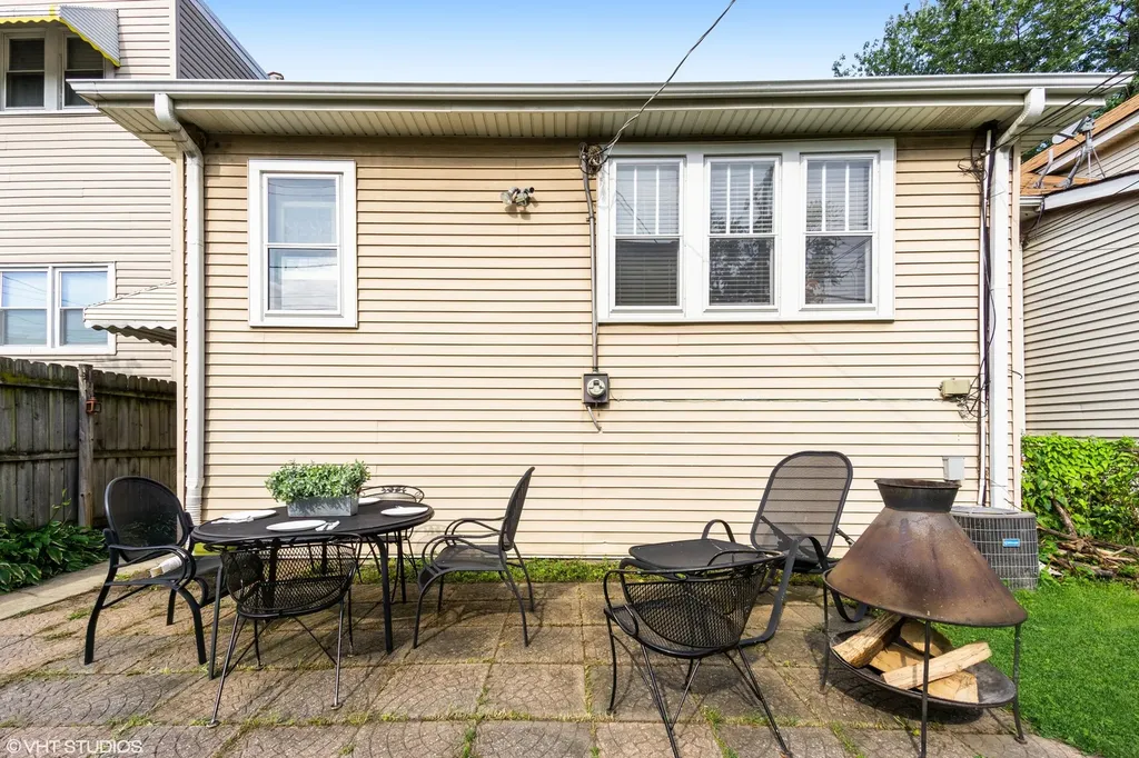 3255 North Kildare Avenue Chicago IL 60641