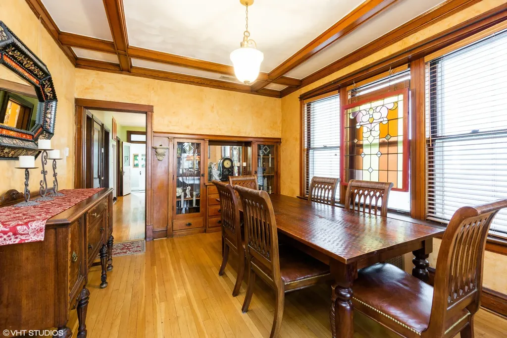 3255 North Kildare Avenue Chicago IL 60641