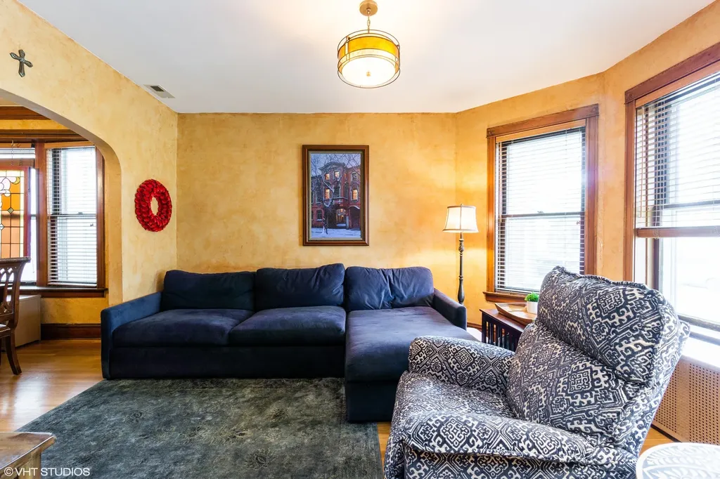 3255 North Kildare Avenue Chicago IL 60641