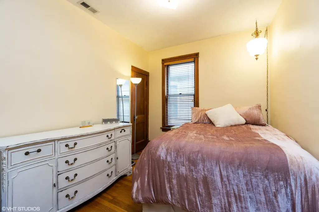 3255 North Kildare Avenue Chicago IL 60641