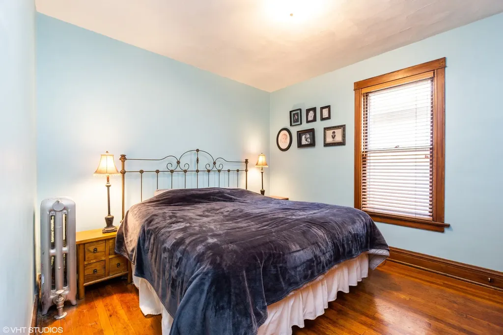 3255 North Kildare Avenue Chicago IL 60641