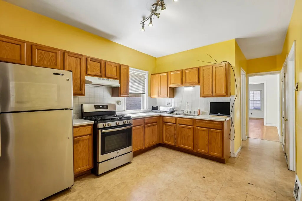 3234 West Haddon Avenue Chicago IL 60651
