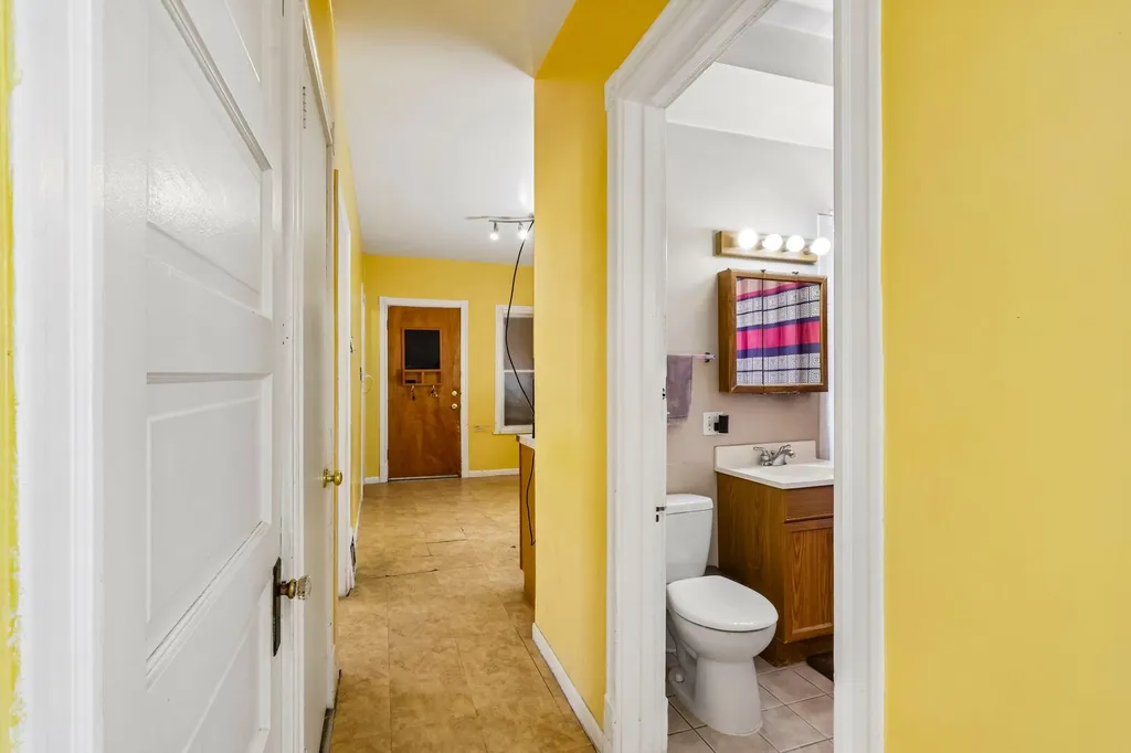 3234 West Haddon Avenue Chicago IL 60651