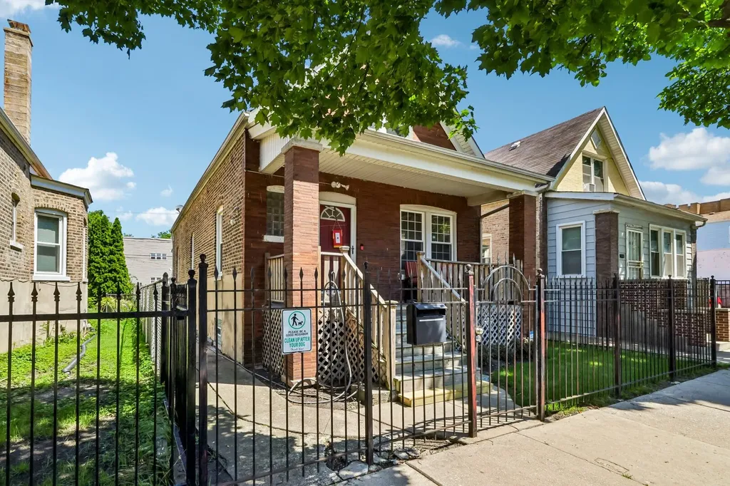3234 West Haddon Avenue Chicago IL 60651
