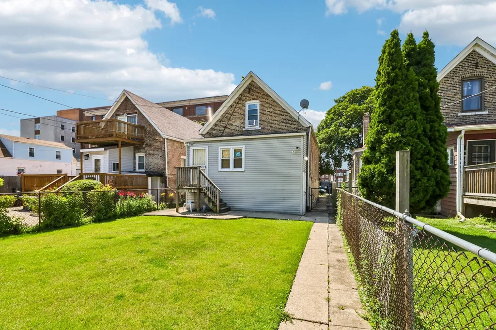 3234 West Haddon Avenue Chicago IL 60651
