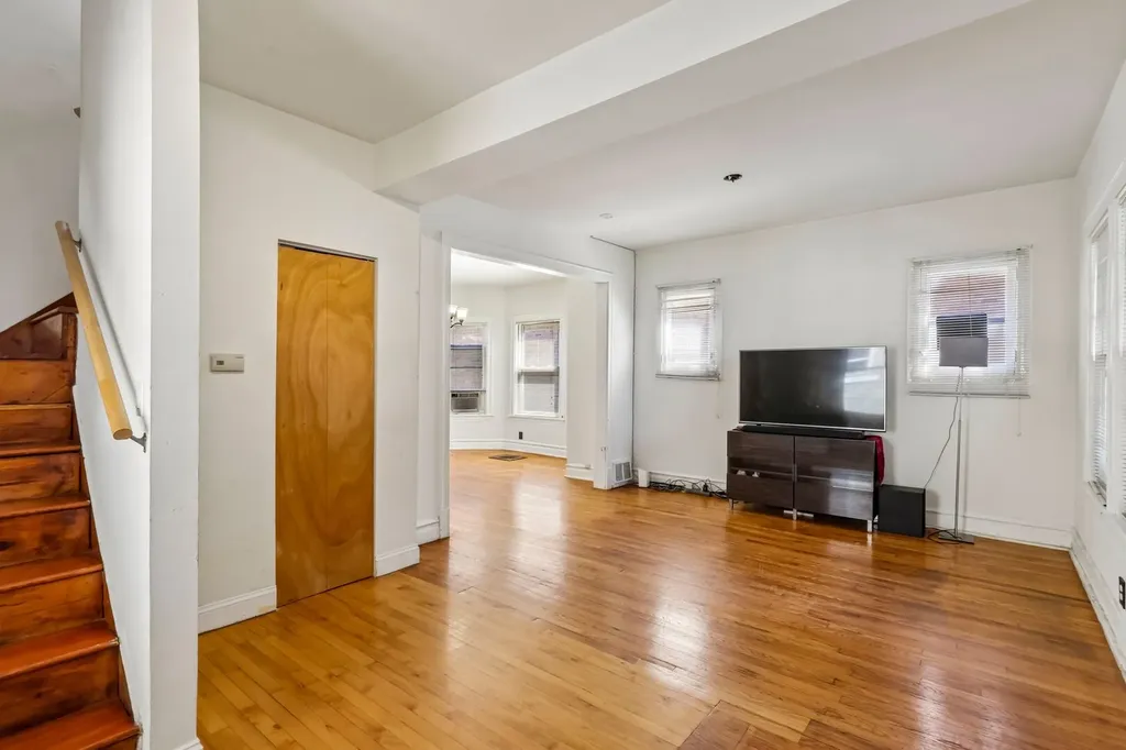 3234 West Haddon Avenue Chicago IL 60651