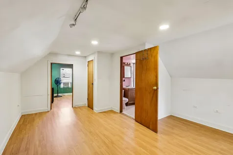 3234 West Haddon Avenue Chicago IL 60651