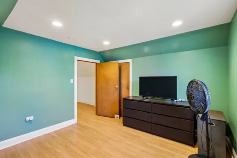 3234 West Haddon Avenue Chicago IL 60651