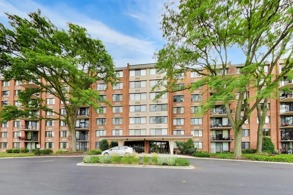 2000 Saint Regis Drive Lombard IL 60148
