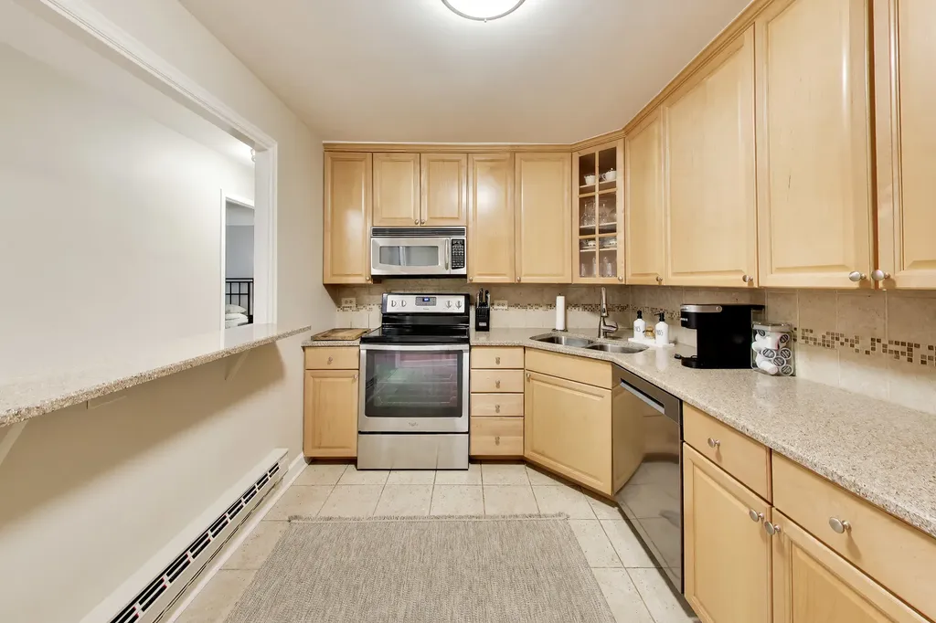2000 Saint Regis Drive Lombard IL 60148