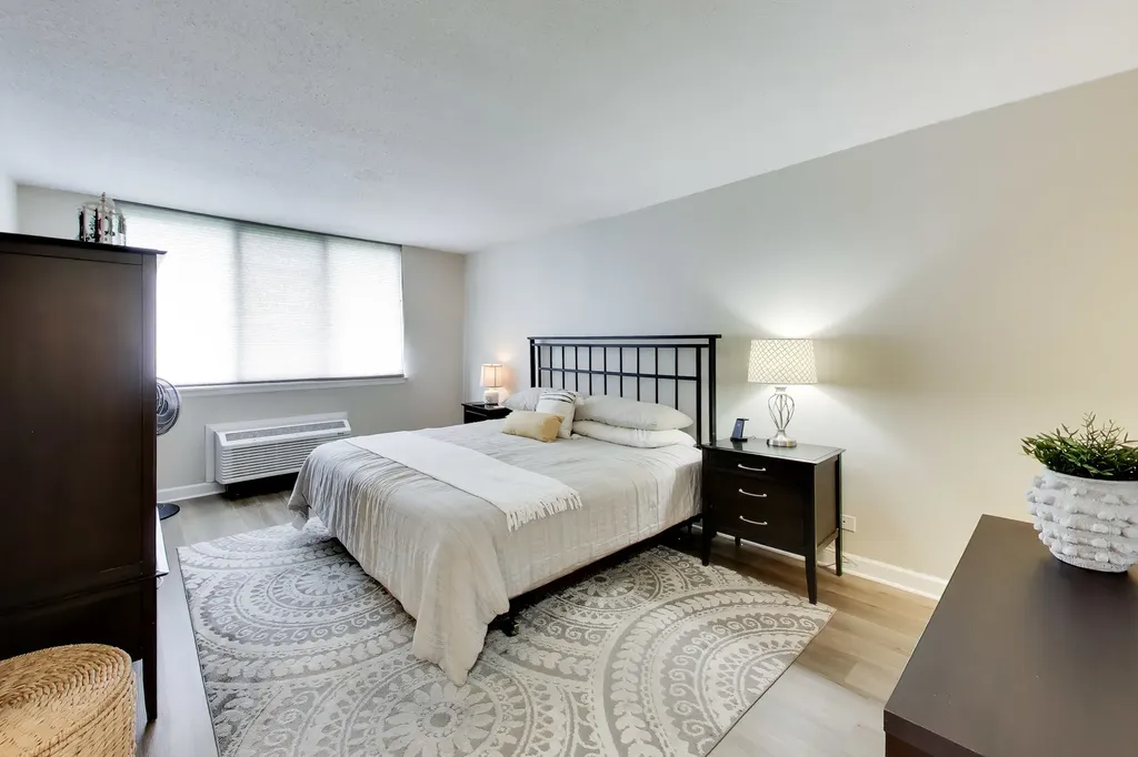 2000 Saint Regis Drive Lombard IL 60148