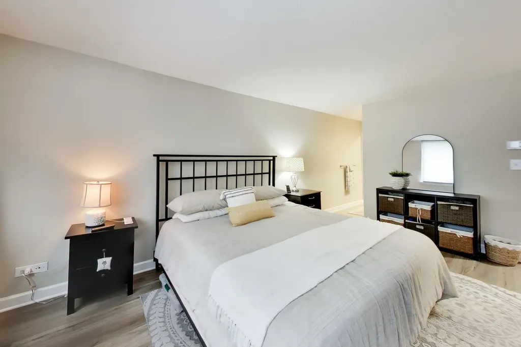 2000 Saint Regis Drive Lombard IL 60148