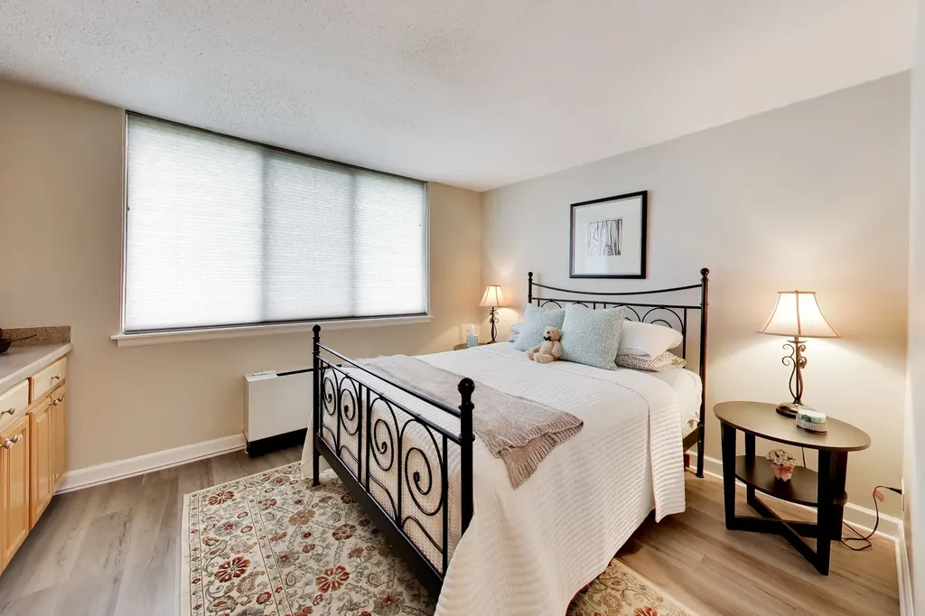 2000 Saint Regis Drive Lombard IL 60148