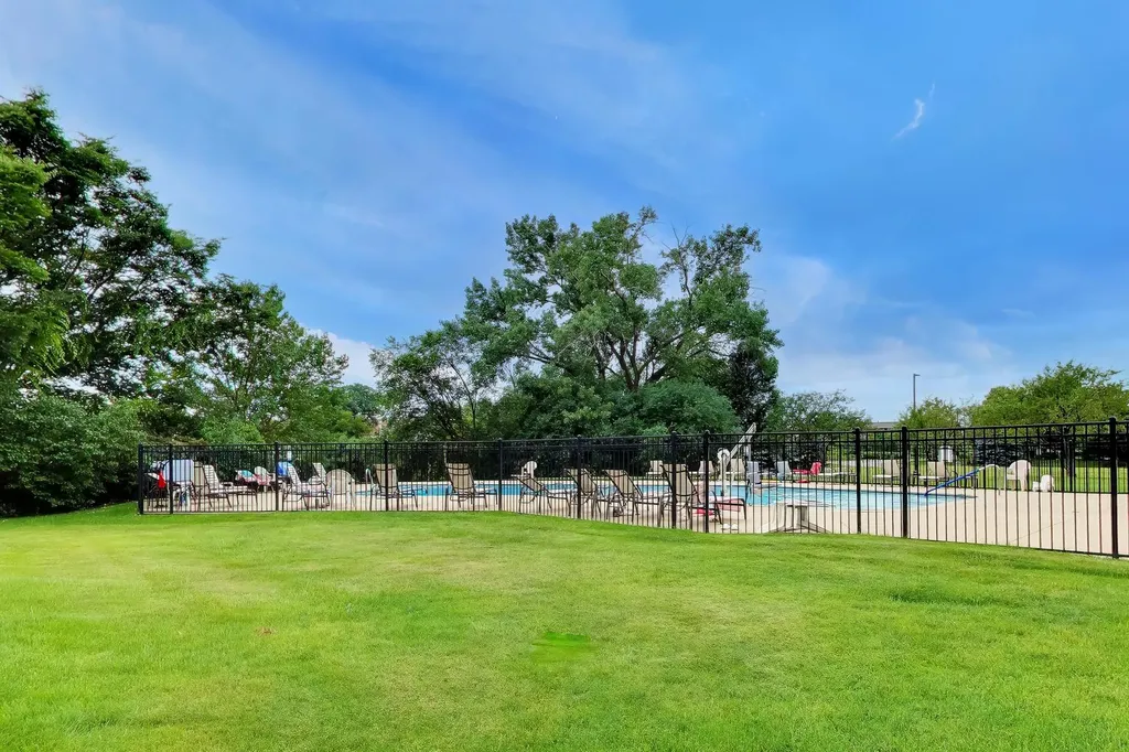 2000 Saint Regis Drive Lombard IL 60148