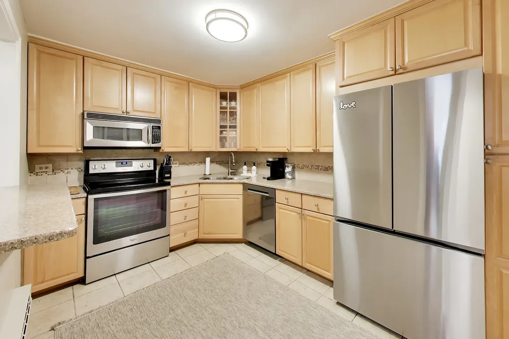 2000 Saint Regis Drive Lombard IL 60148