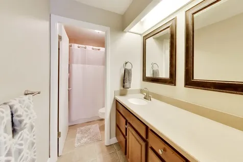 2000 Saint Regis Drive Lombard IL 60148