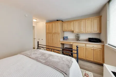 2000 Saint Regis Drive Lombard IL 60148