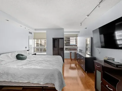 512 North Mcclurg Court Chicago IL 60611
