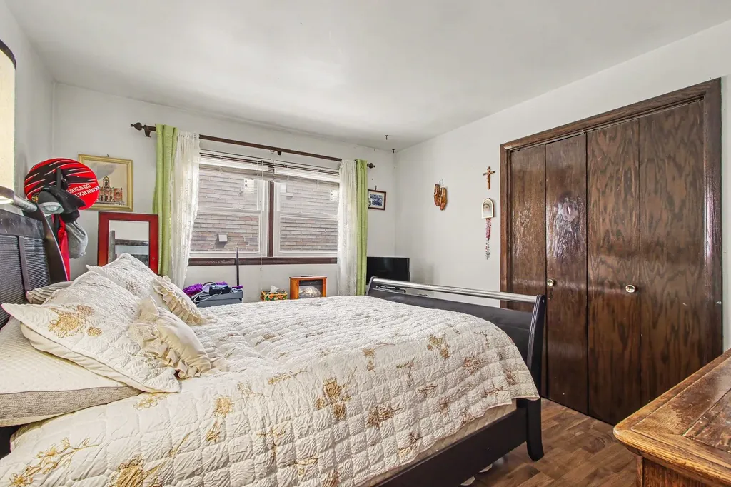 11503 South Avenue J Chicago IL 60617