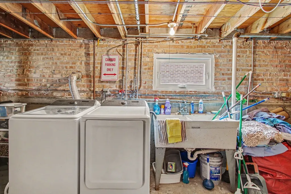 11503 South Avenue J Chicago IL 60617