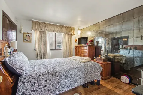 11503 South Avenue J Chicago IL 60617