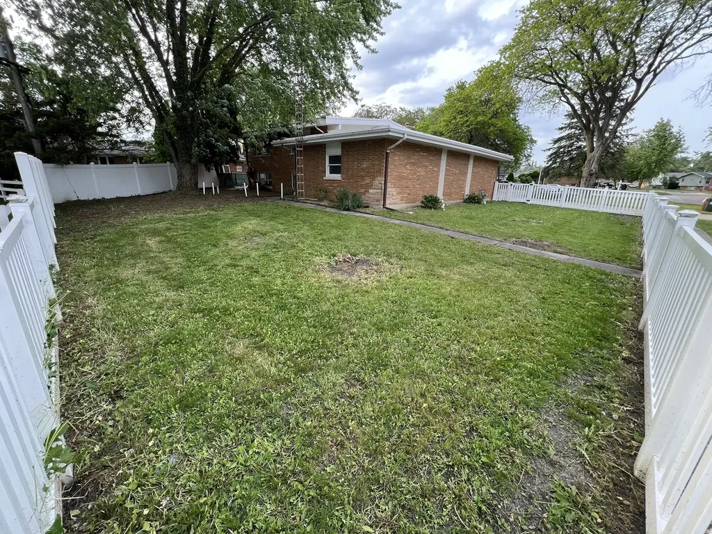 616 Seneca Drive Aurora IL 60506