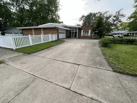 616 Seneca Drive Aurora IL 60506