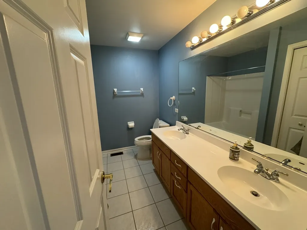 1N061 Mission Court Winfield IL 60190