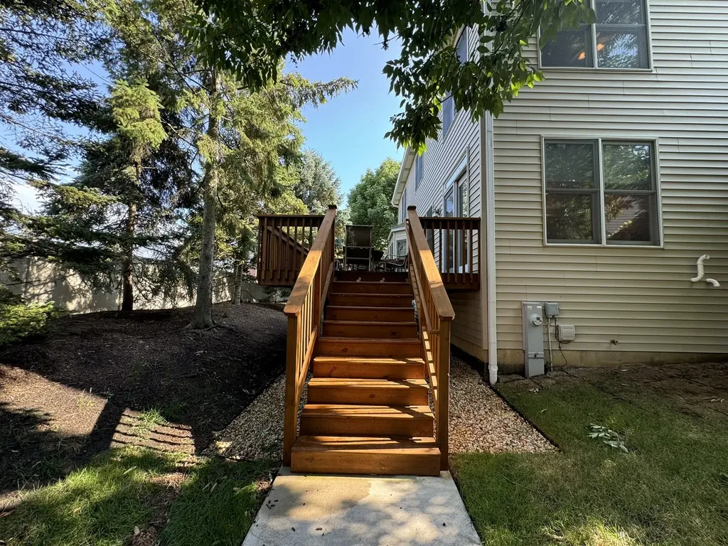 1N061 Mission Court Winfield IL 60190