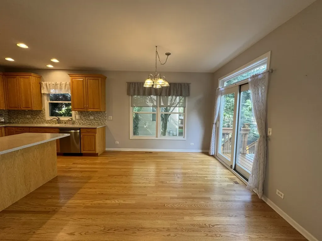 1N061 Mission Court Winfield IL 60190