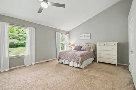 1102 Iron Horse Court Elgin IL 60124