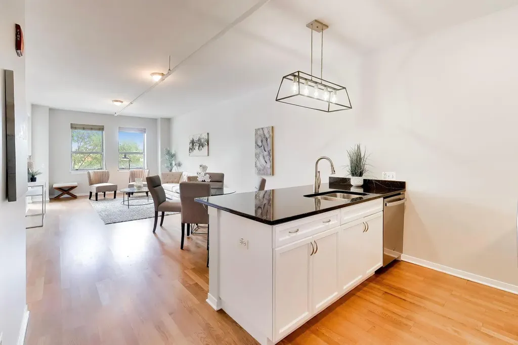 437 West Division Street Chicago IL 60610