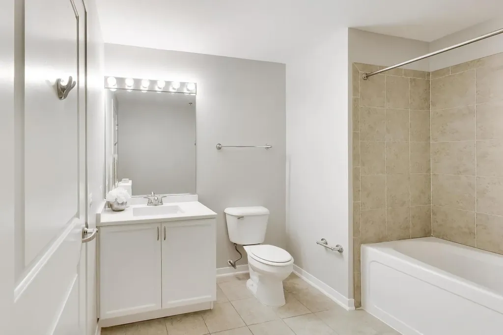 437 West Division Street Chicago IL 60610