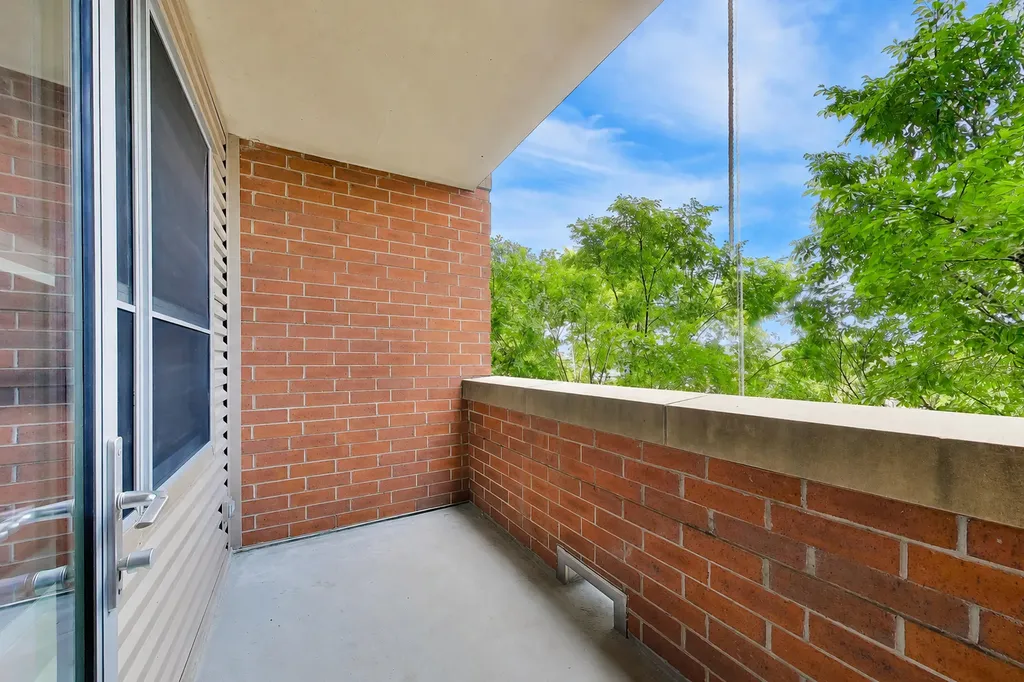 437 West Division Street Chicago IL 60610