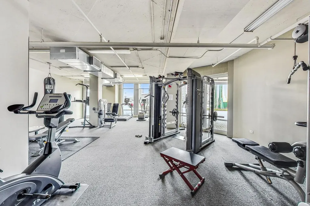437 West Division Street Chicago IL 60610