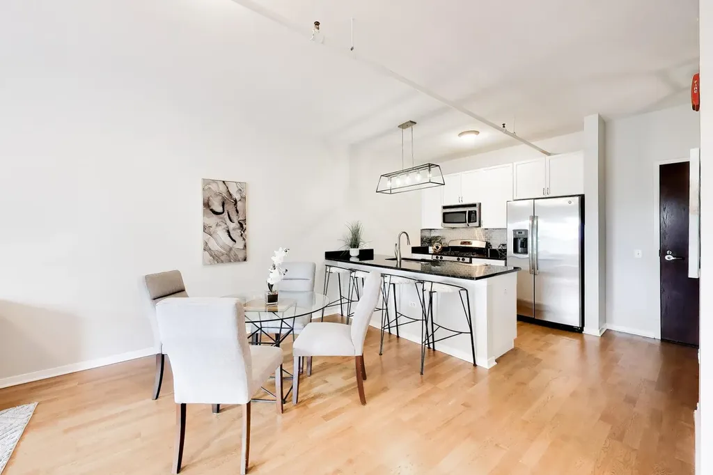 437 West Division Street Chicago IL 60610