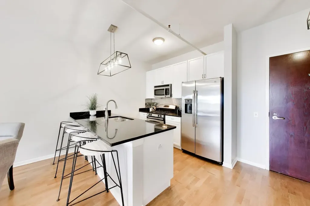 437 West Division Street Chicago IL 60610