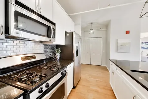 437 West Division Street Chicago IL 60610