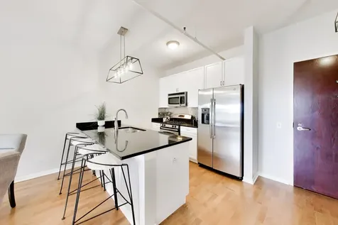 437 West Division Street Chicago IL 60610
