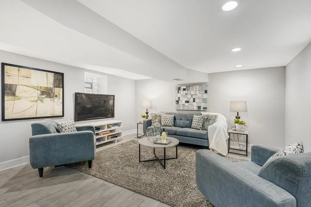 1837 West 104th Street Chicago IL 60643