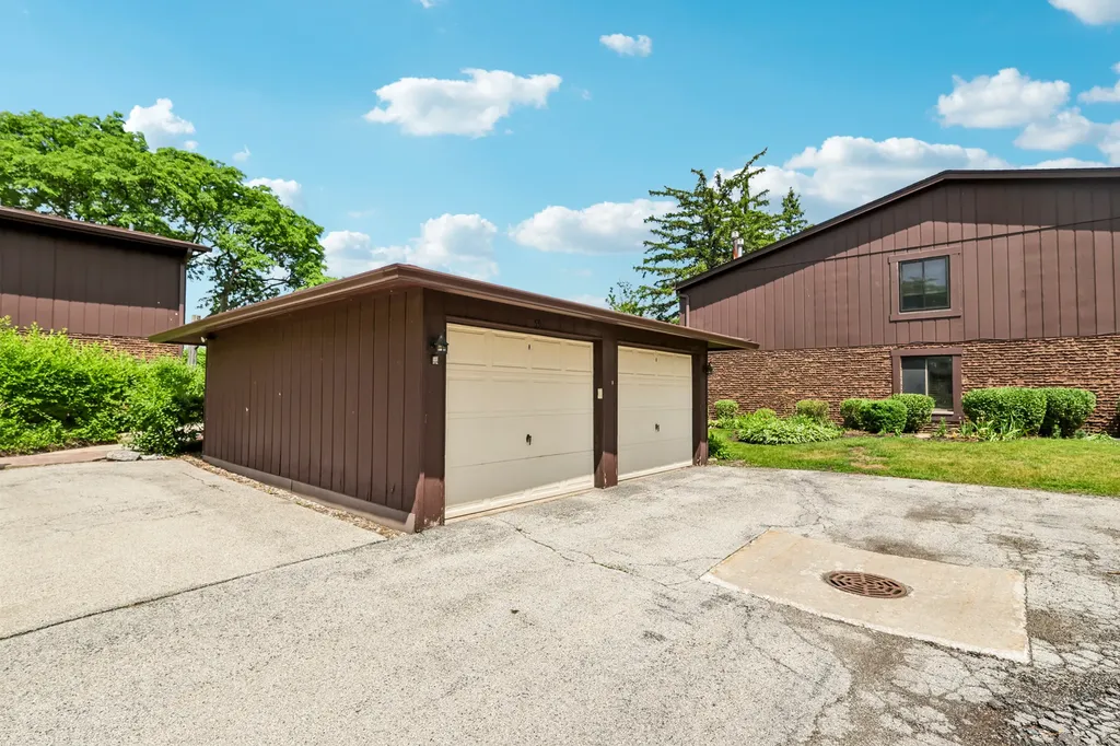 1320 Cass Lane W Westmont IL 60559