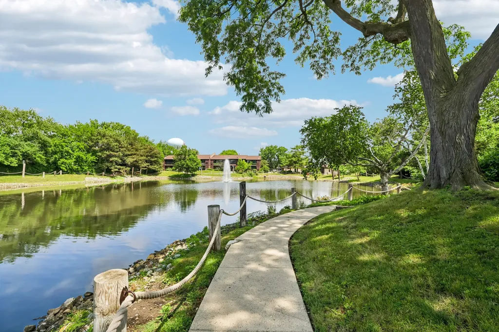1320 Cass Lane W Westmont IL 60559